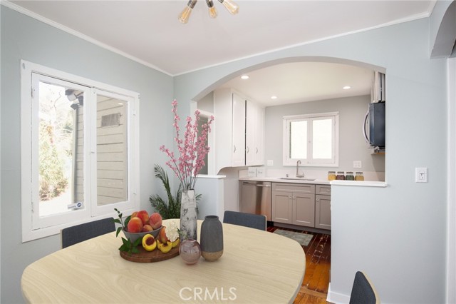 455 E Sacramento Street, Altadena CA: https://media.crmls.org/medias/f0c05762-6938-4b1b-9062-44d9e23ed075.jpg