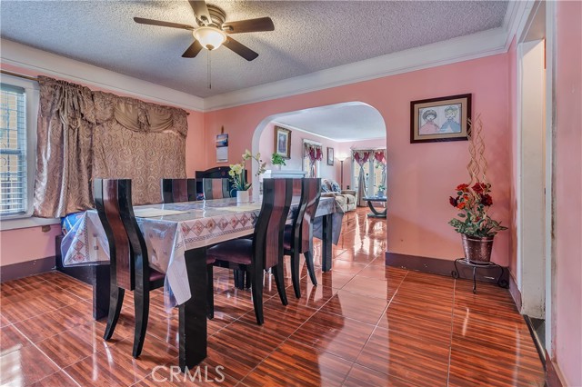 4154 S Harvard Blvd, Los Angeles CA: https://media.crmls.org/medias/f0c087ce-ea90-4449-8288-6643213e03e8.jpg