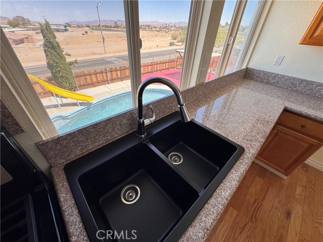 417 Fenoak Drive, Barstow CA: https://media.crmls.org/medias/f0c119dc-4edb-4601-8de5-629951b6b2da.jpg