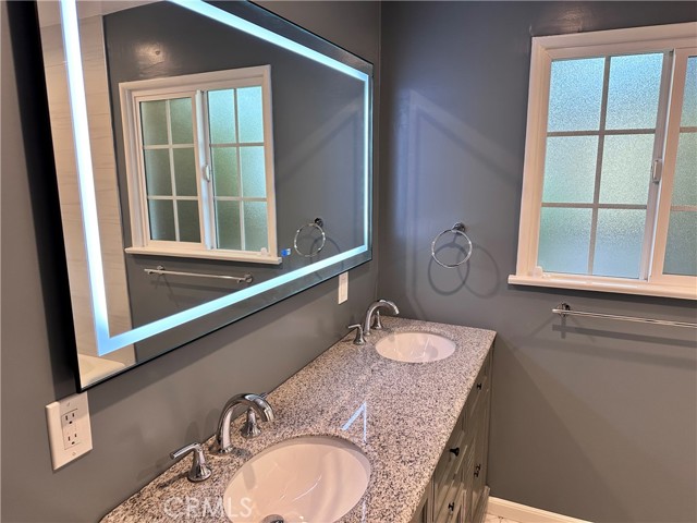 5369 Topeka Drive, Tarzana CA: https://media.crmls.org/medias/f0c23b1d-38fb-49be-876e-15a16c314ad3.jpg