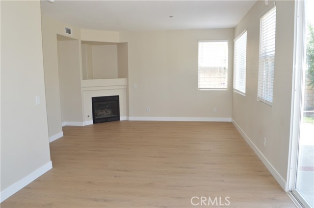 Detail Gallery Image 5 of 33 For 7004 Newport Ave, Fontana,  CA 92336 - 4 Beds | 2/1 Baths