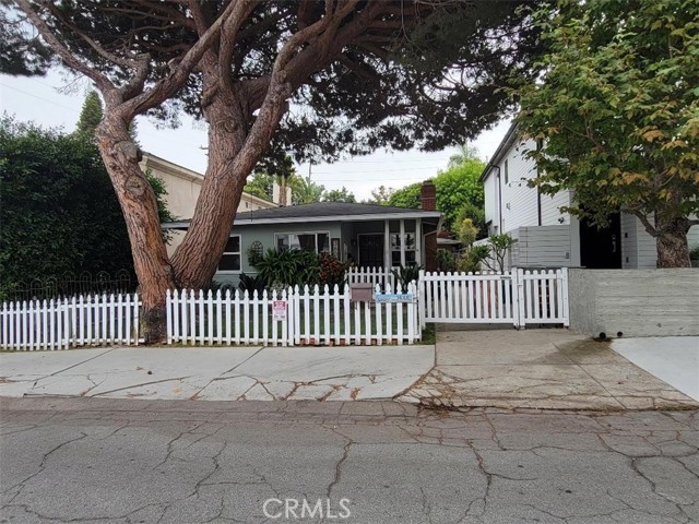 3608 Laurel Avenue, Manhattan Beach, California 90266, 2 Bedrooms Bedrooms, ,1 BathroomBathrooms,Residential,Sold,Laurel,SB21205339