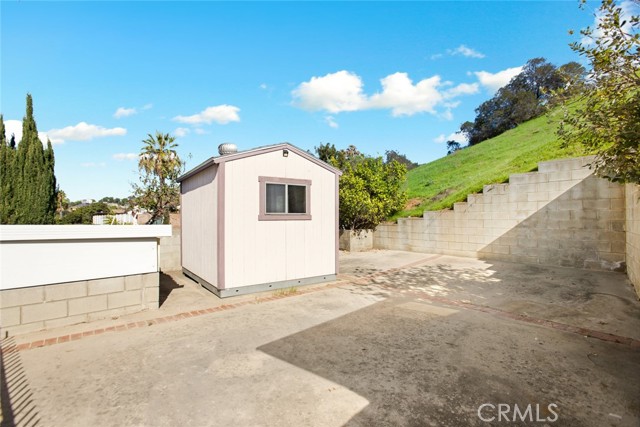 8216 Glencrest, Sun Valley CA: https://media.crmls.org/medias/f0c3a0b5-f193-4152-9b0c-1030e1193aeb.jpg