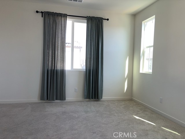 15992 Jaime Lane, Fontana CA: https://media.crmls.org/medias/f0c3fbfb-4b6b-43db-8c47-e90abc29b914.jpg
