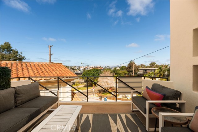 Detail Gallery Image 13 of 31 For 610 9th St a,  Hermosa Beach,  CA 90254 - 3 Beds | 2/1 Baths
