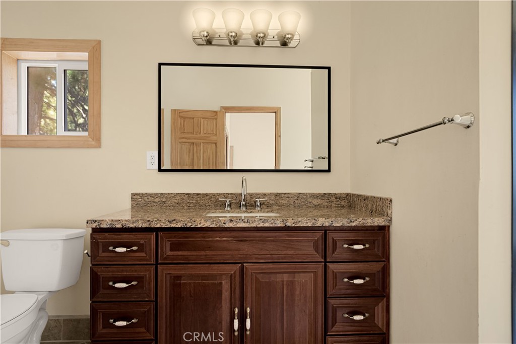 https://media.crmls.org/medias/f0c564f7-b339-4832-86ec-398b687e8c55.jpg?preset=X-Large