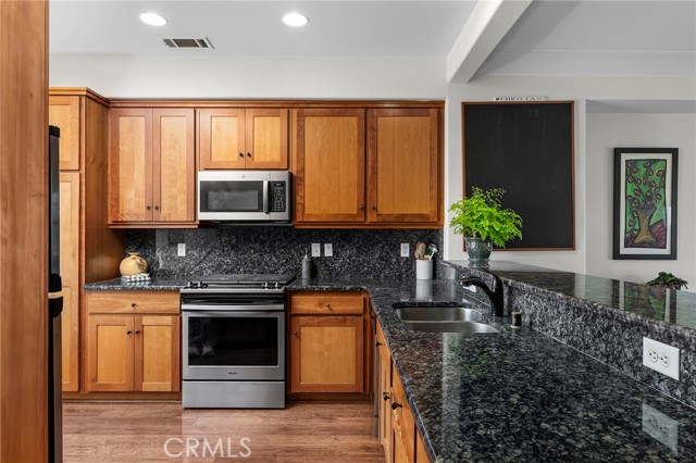 Detail Gallery Image 8 of 41 For 2227 Hutchinson St, Chico,  CA 95928 - 3 Beds | 2/1 Baths