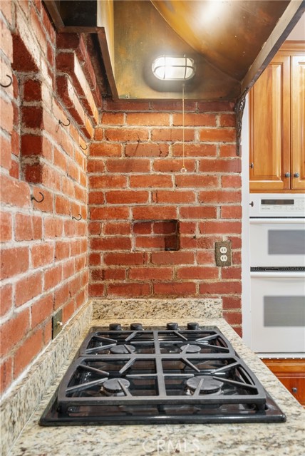 211 E Virginia Avenue, Glendora CA: https://media.crmls.org/medias/f0c5ed21-fb57-4ff5-9108-8c30b2a1d5a8.jpg