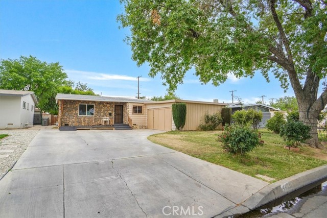 44037 Heaton Avenue, Lancaster CA: https://media.crmls.org/medias/f0c61412-fc4c-446a-8d9c-fb4791d7f543.jpg