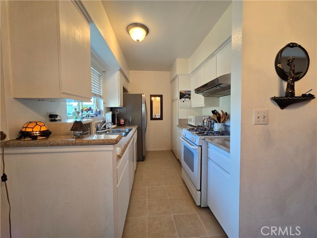Detail Gallery Image 11 of 23 For 6021 Fountain Park Ln #7,  Woodland Hills,  CA 91367 - 2 Beds | 1 Baths