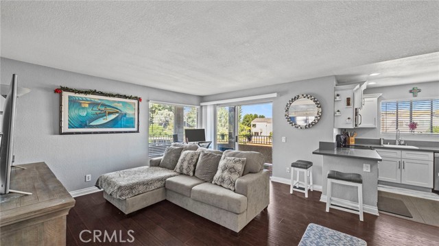 Detail Gallery Image 5 of 36 For 2500 San Gabriel Way #208,  Corona,  CA 92882 - 1 Beds | 1 Baths