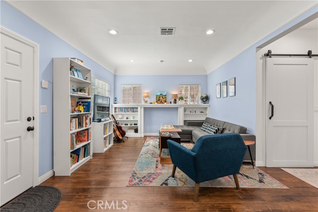 Detail Gallery Image 27 of 37 For 14835 Kittridge St, Van Nuys,  CA 91405 - 5 Beds | 3 Baths