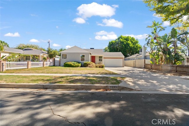8944 Darby Avenue photo 4