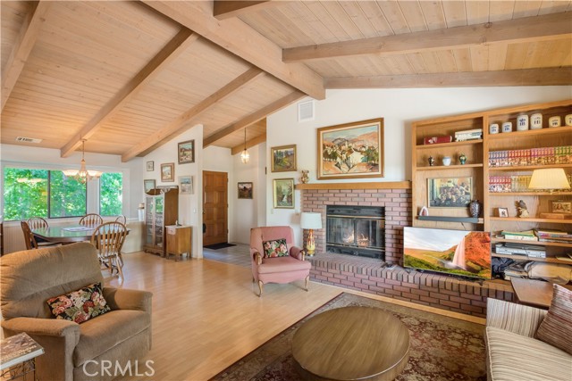 711 Tumble Creek Lane, Fallbrook CA: https://media.crmls.org/medias/f0c888a4-9ce5-4be3-a809-52b0c7de7ce0.jpg