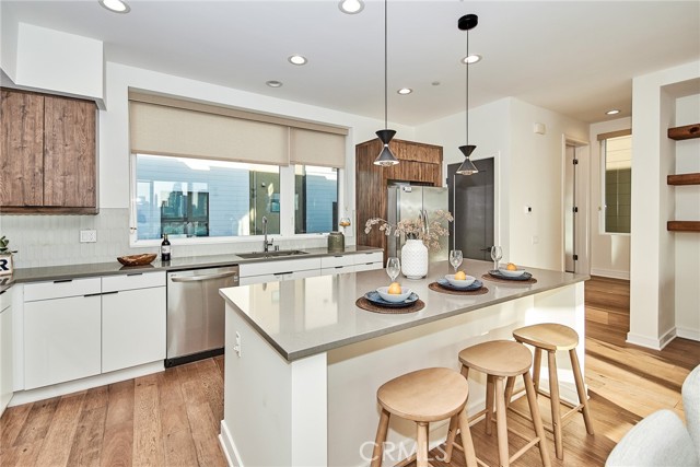 1050 N Joels Place, Los Angeles CA: https://media.crmls.org/medias/f0c9d8c0-72aa-4b41-9a71-6b52f1afbce1.jpg