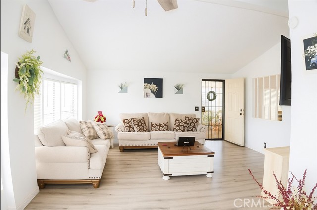 5001 W Florida, Hemet CA: https://media.crmls.org/medias/f0c9e964-650a-4a5c-b06c-5628191f6998.jpg