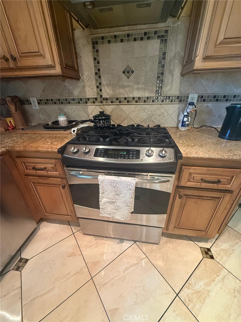https://media.crmls.org/medias/f0ca5b47-9f2a-4d70-87a2-1f176050cbf6.jpg?preset=X-Large