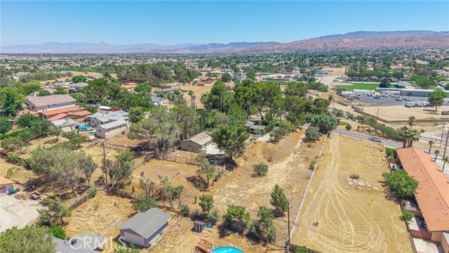 4819 Columbia Way, Lancaster CA: https://media.crmls.org/medias/f0ca7f9d-ff5e-427b-a777-e66848fa54e7.jpg