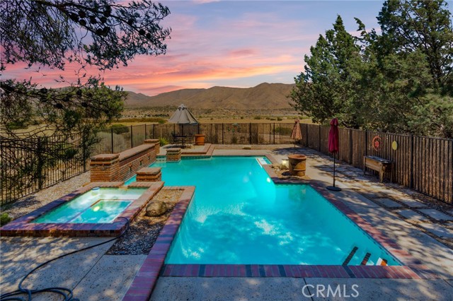 6375 Arrowhead Lake Road, Hesperia CA: https://media.crmls.org/medias/f0cb472a-9326-4f46-9805-bd2624fbb00e.jpg