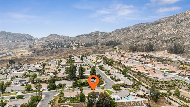 24805 Morning Mist Drive, Moreno Valley CA: https://media.crmls.org/medias/f0cb4e08-2b0b-4fa3-bf15-84ffe55f01a2.jpg