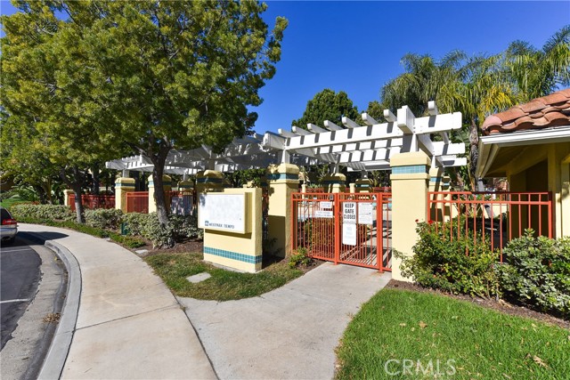 116 Costero Aisle, Irvine CA: https://media.crmls.org/medias/f0cc61f1-ac2a-4b7d-9609-8081bbd9e79e.jpg