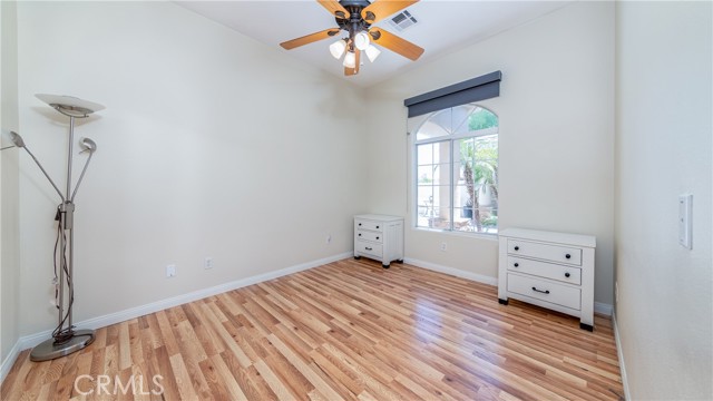 Image 11 of 25 For 31795 Avenida Del Yermo