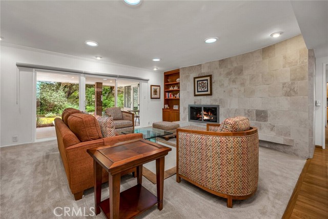 Detail Gallery Image 5 of 37 For 23232 Liahona Pl, Woodland Hills,  CA 91364 - 5 Beds | 3/1 Baths