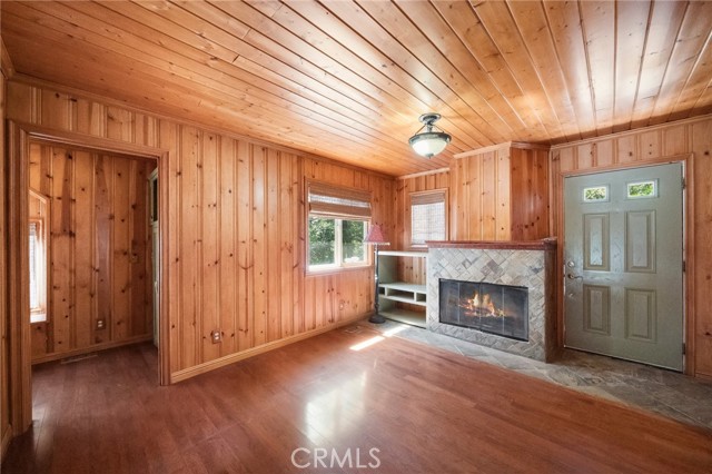 Detail Gallery Image 7 of 28 For 746 W Victoria Ct, Lake Arrowhead,  CA 92352 - 2 Beds | 2 Baths