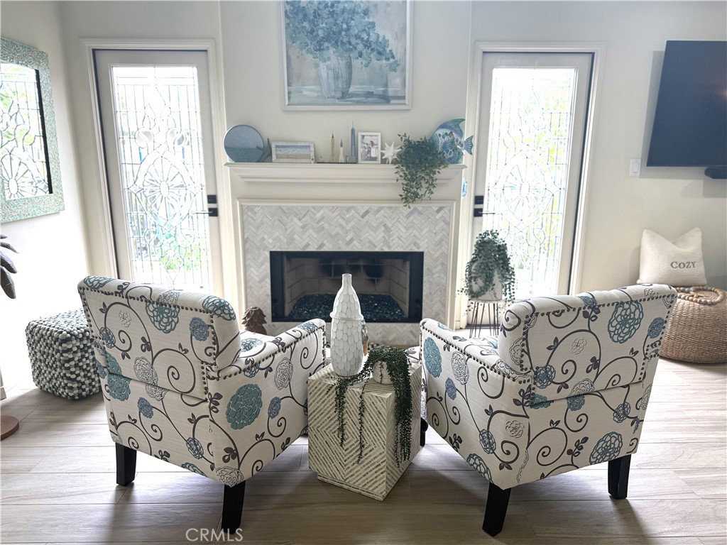 https://media.crmls.org/medias/f0ce085c-5d14-4b52-91ef-d6ebdda576bf.jpg?preset=X-Large