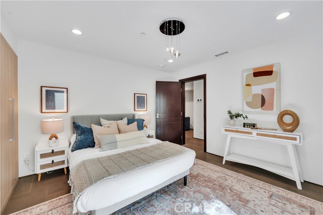 332 Avenue E, Redondo Beach, California 90277, 5 Bedrooms Bedrooms, ,6 BathroomsBathrooms,Residential,For Sale,Avenue E,SB26070979