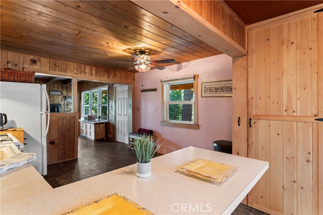 Detail Gallery Image 17 of 35 For 572 W Victoria Ct, Lake Arrowhead,  CA 92352 - 3 Beds | 1 Baths