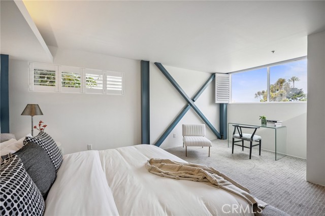686 Diamond Street, Laguna Beach CA: https://media.crmls.org/medias/f0d0c13c-cc16-40f9-b72d-0761ed9dacf7.jpg