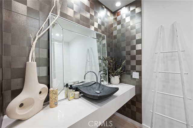 Detail Gallery Image 19 of 36 For 4444 Canoga Ave, Woodland Hills,  CA 91364 - 4 Beds | 4 Baths