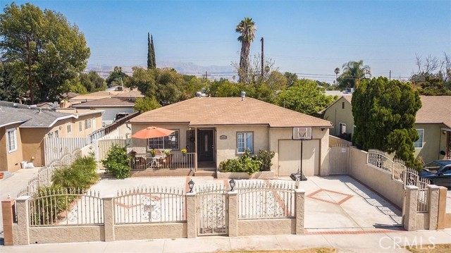 7914 Agnes Avenue, North Hollywood CA: https://media.crmls.org/medias/f0d18728-fc72-4fff-911b-50c72ec2b174.jpg
