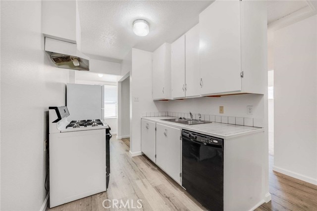 Detail Gallery Image 9 of 17 For 926 Newport Ave #1,  Long Beach,  CA 90804 - 3 Beds | 1 Baths