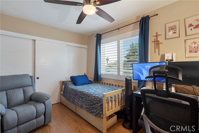 25353 Gemini Ln, Lake Forest CA: https://media.crmls.org/medias/f0d2fba2-4281-405b-b41f-9836d4957dec.jpg