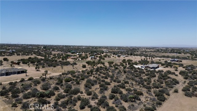 8686 Capelin Road, Phelan CA: https://media.crmls.org/medias/f0d335d5-7541-4dc7-a7ee-3eb83c89530f.jpg