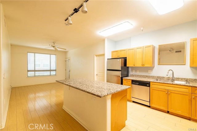 Detail Gallery Image 8 of 25 For 100 S Alameda St #148,  Los Angeles,  CA 90012 - 2 Beds | 2 Baths