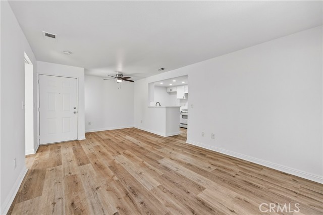 16377 Lakeshore, Lake Elsinore CA: https://media.crmls.org/medias/f0d40433-864b-45f5-b635-1cf24a5ab126.jpg