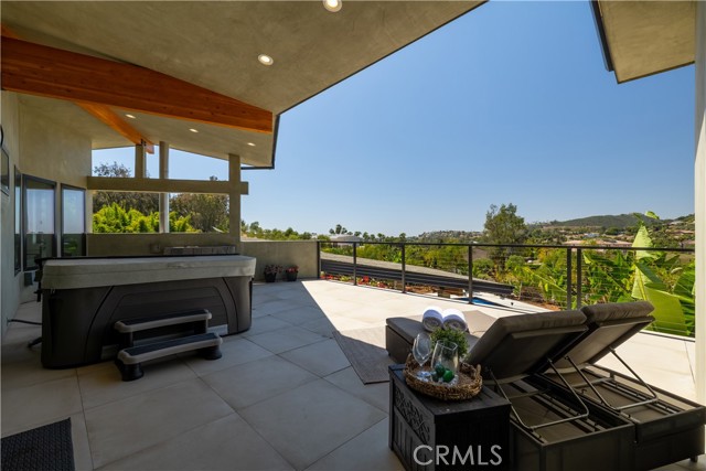 1088 Via Conca Doro, Vista CA: https://media.crmls.org/medias/f0d4456e-ae9e-42bd-964d-b544f20a76e9.jpg