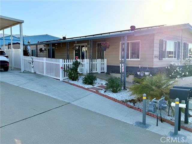 Detail Gallery Image 2 of 5 For 1440 Ridgemont Way, Corona,  CA 92880 - 2 Beds | 2 Baths