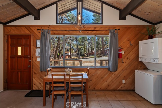 254 Wabash Lane, Sugarloaf CA: https://media.crmls.org/medias/f0d599c7-4e61-4e7f-b0b1-ca0dc67e375c.jpg