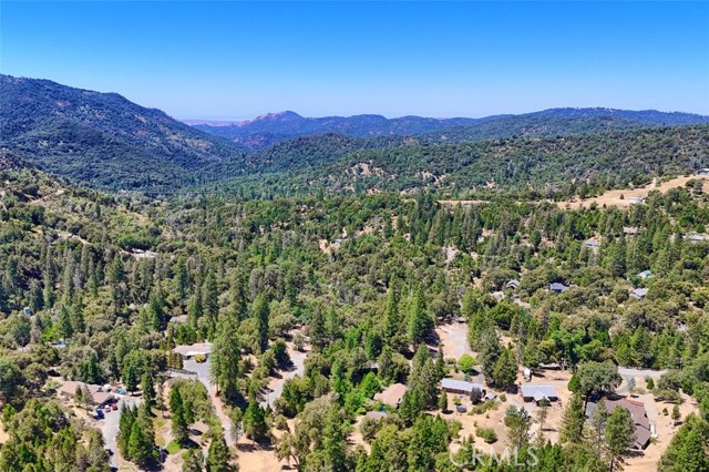 5621 Ponderosa Court, Mariposa CA: https://media.crmls.org/medias/f0d5ae2d-3894-4a93-ba2c-da6199fe8f0f.jpg