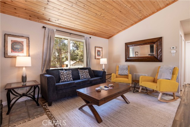 Detail Gallery Image 3 of 20 For 196 Sunset Ln, Sugarloaf,  CA 92386 - 2 Beds | 1 Baths