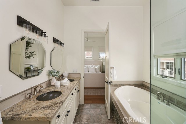 412 1/2 Goldenrod Avenue, Corona del Mar CA: https://media.crmls.org/medias/f0d6abd3-329c-47eb-a4af-74c6649093c2.jpg