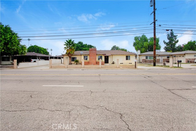 Detail Gallery Image 2 of 11 For 17946 Merrill Ave, Fontana,  CA 92335 - 4 Beds | 2 Baths