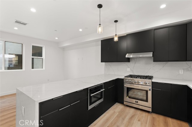 Detail Gallery Image 3 of 33 For 11410 W Calvert St, North Hollywood,  CA 91606 - 3 Beds | 3/1 Baths