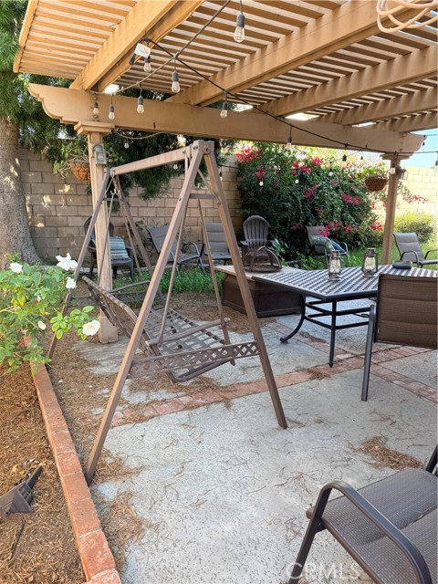 6614 Manzanita Court, Chino CA: https://media.crmls.org/medias/f0d8896a-a222-41be-a6ed-29c32ea8a459.jpg