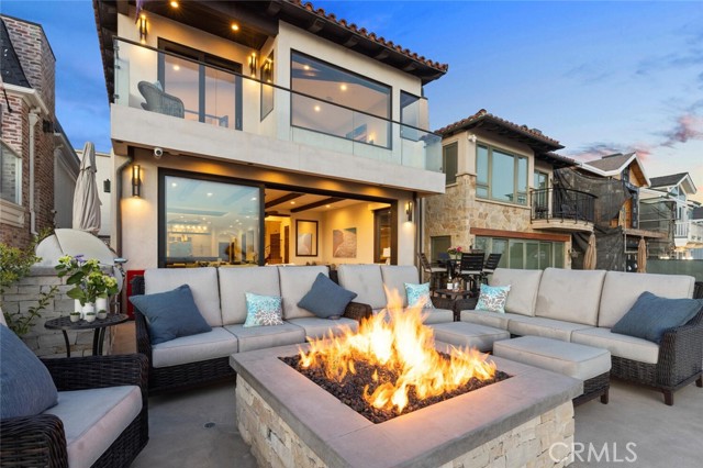 310 E Oceanfront, Newport Beach CA: https://media.crmls.org/medias/f0d8caf6-12d1-4d62-9a3f-8db3a60d823d.jpg