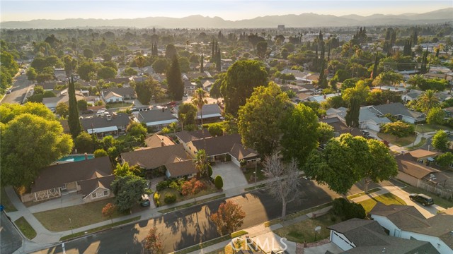 8419 Yolanda Avenue, Northridge CA: https://media.crmls.org/medias/f0d90fc7-11e6-4a54-9f53-5e4e7de18e93.jpg